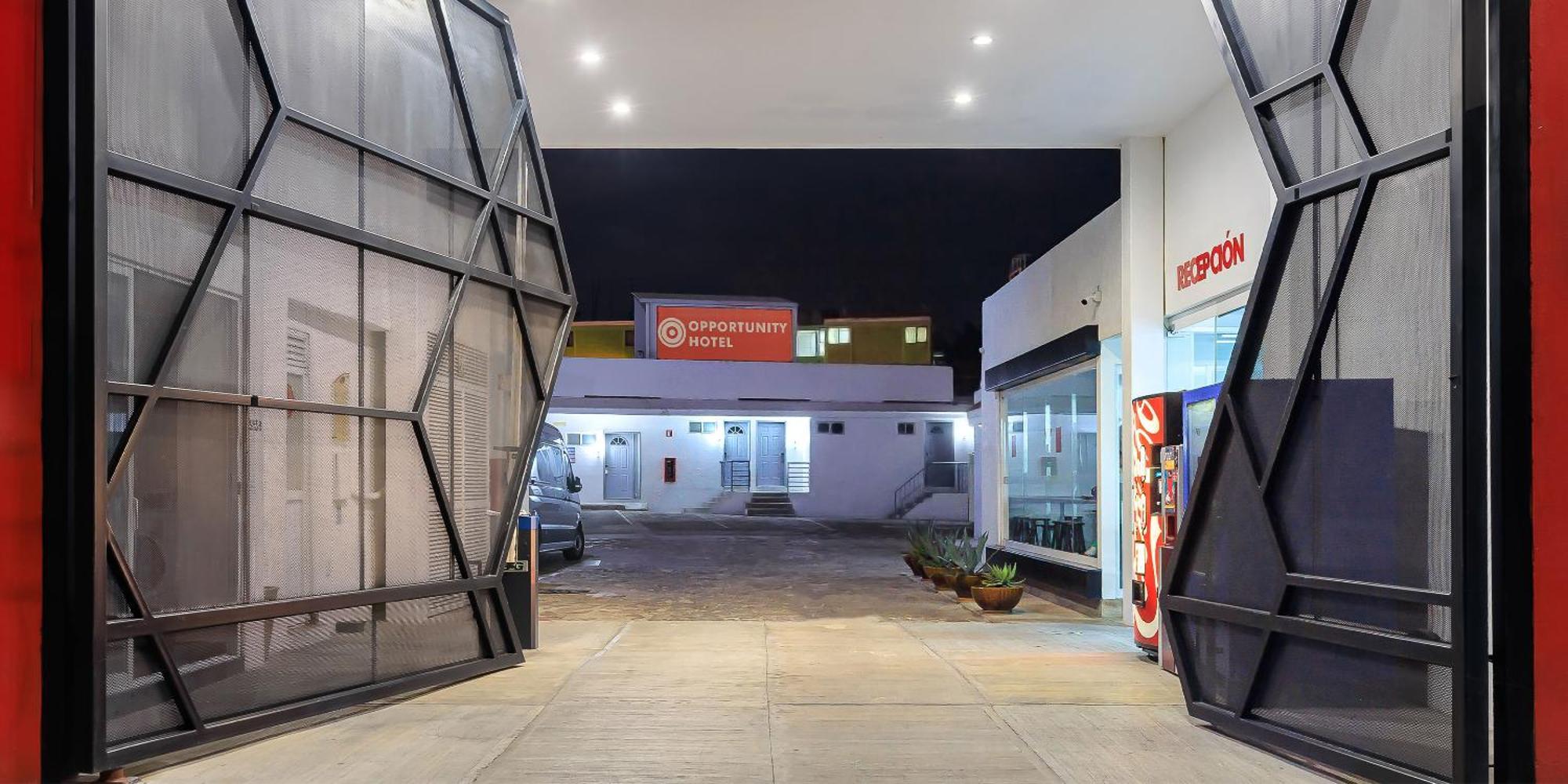 Opportunity Leon Hotel ภายนอก รูปภาพ