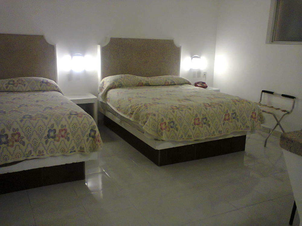 Opportunity Leon Hotel ภายนอก รูปภาพ