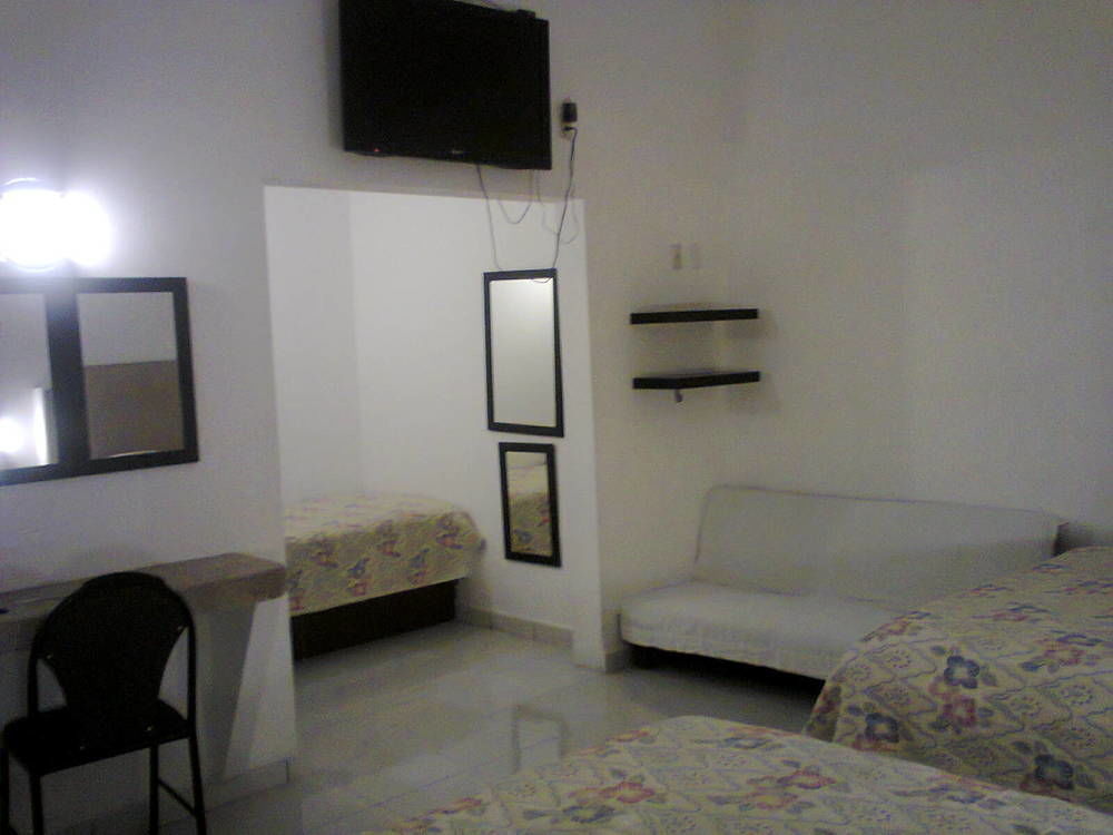 Opportunity Leon Hotel ภายนอก รูปภาพ