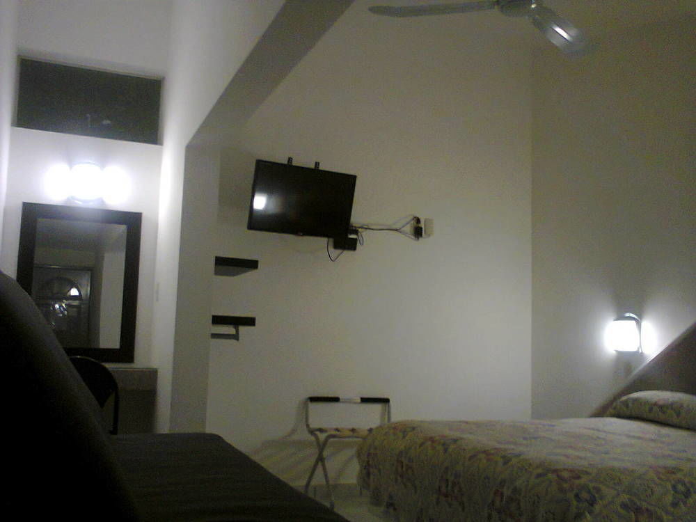 Opportunity Leon Hotel ภายนอก รูปภาพ