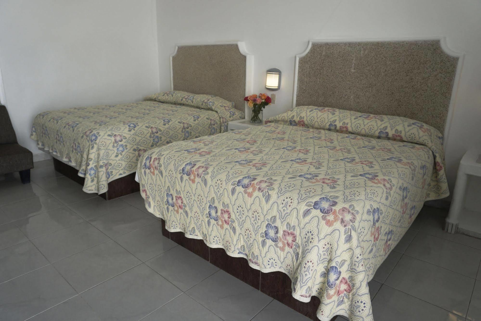 Opportunity Leon Hotel ภายนอก รูปภาพ