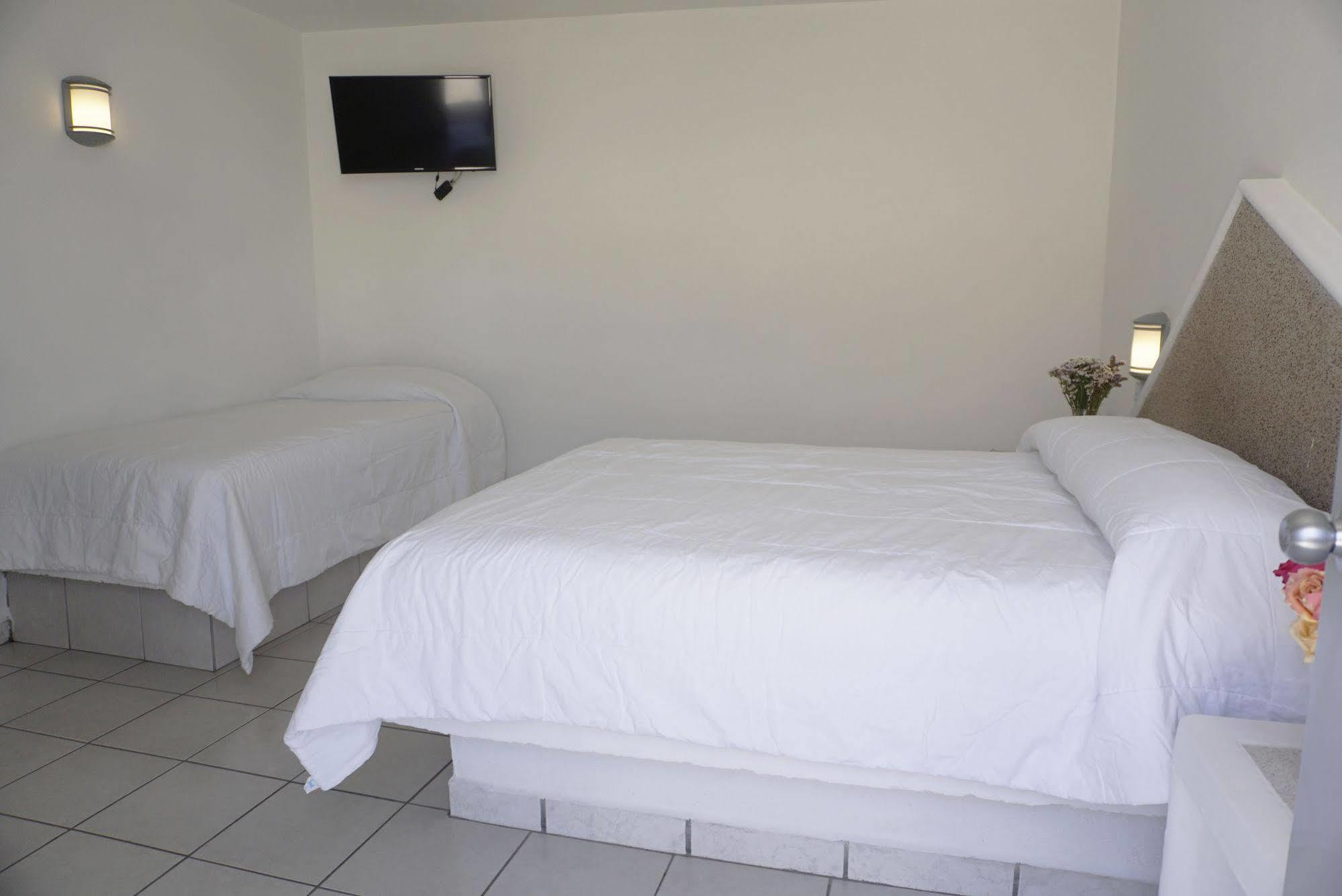 Opportunity Leon Hotel ภายนอก รูปภาพ