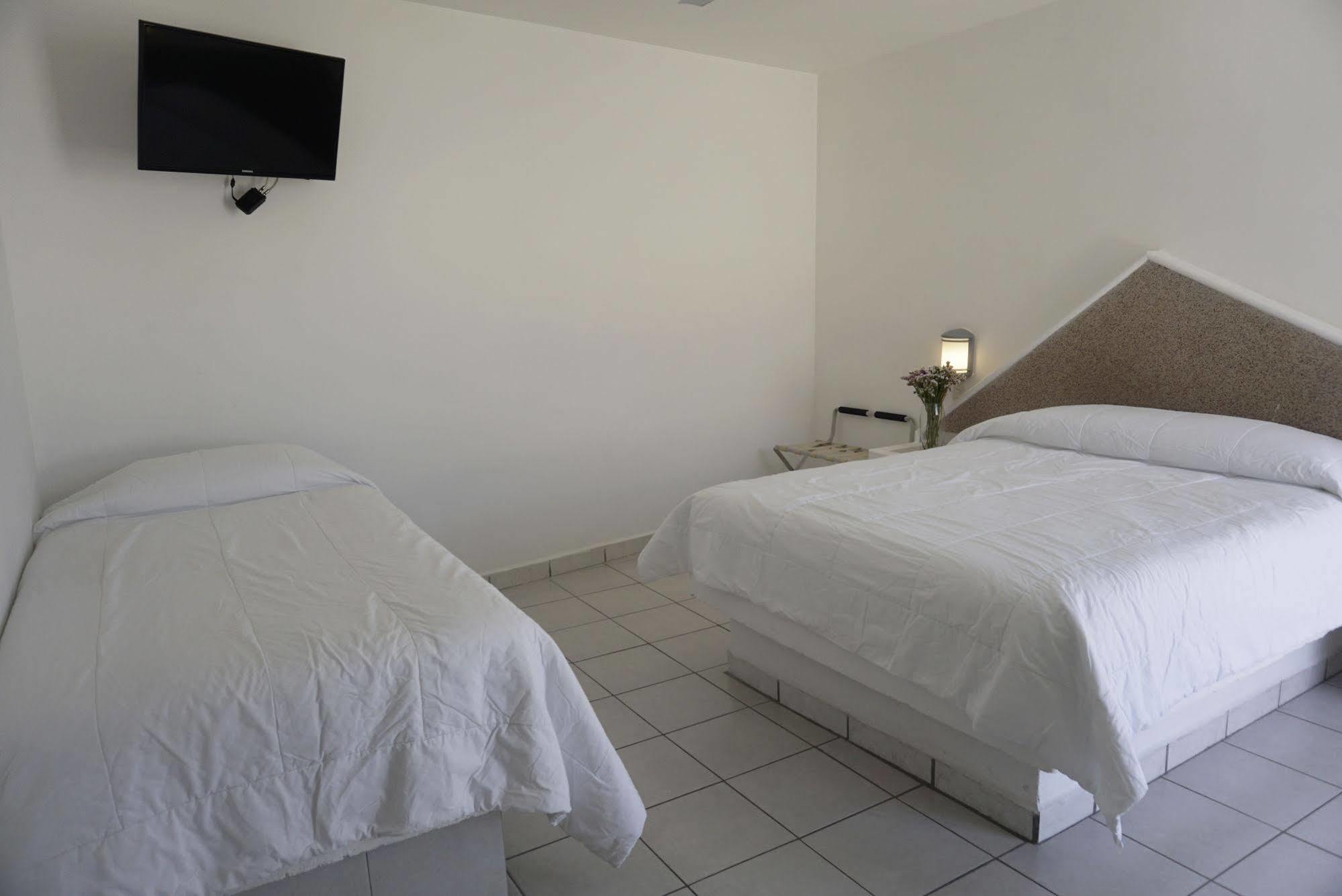 Opportunity Leon Hotel ภายนอก รูปภาพ