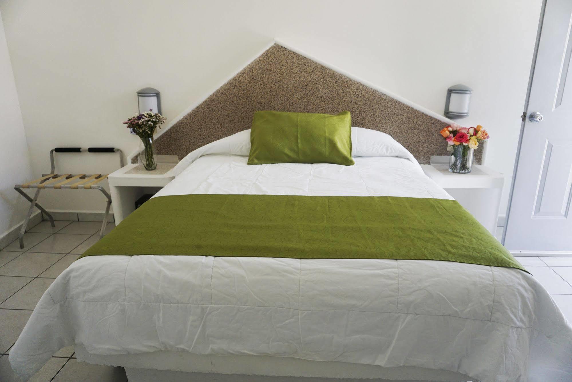Opportunity Leon Hotel ภายนอก รูปภาพ