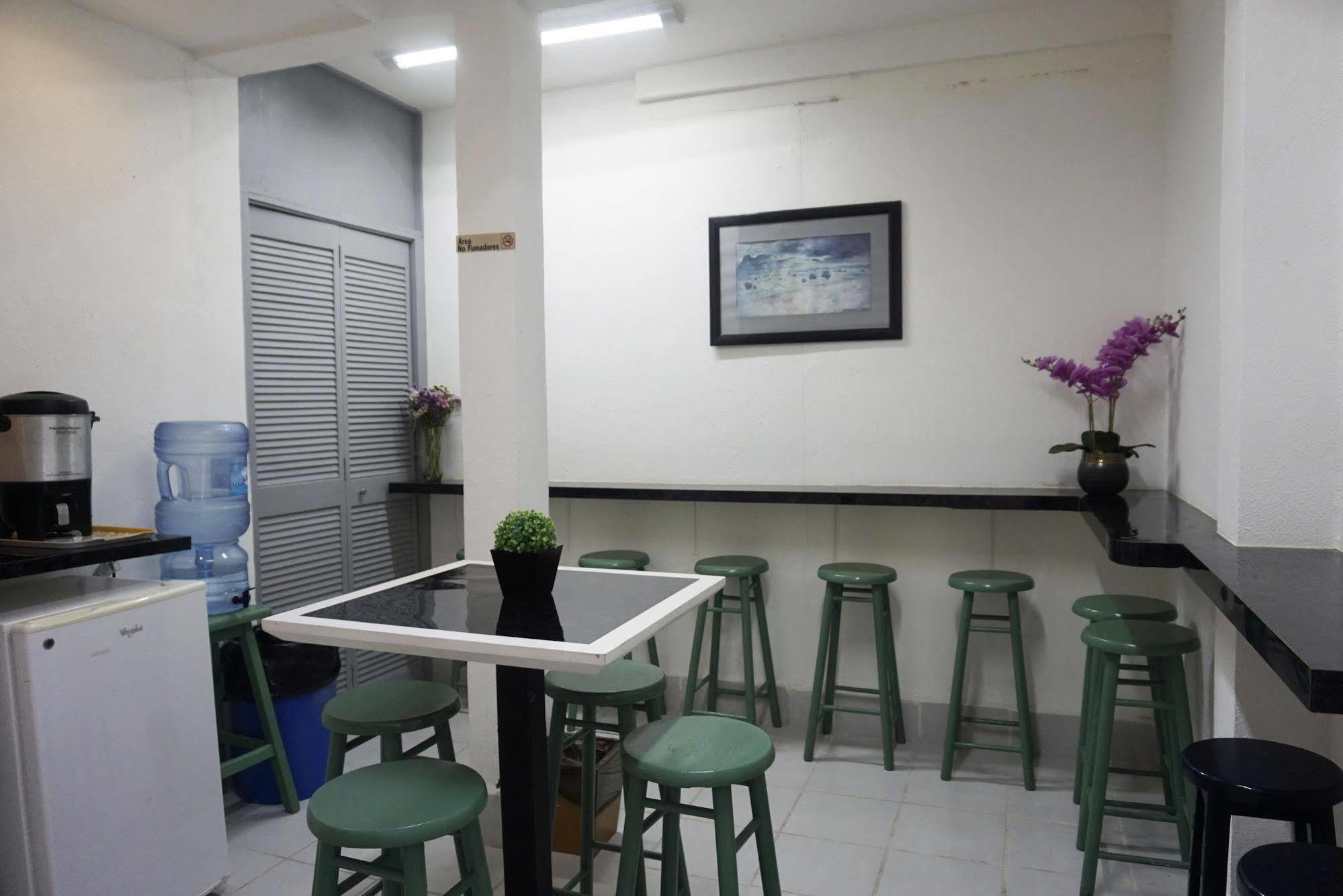 Opportunity Leon Hotel ภายนอก รูปภาพ